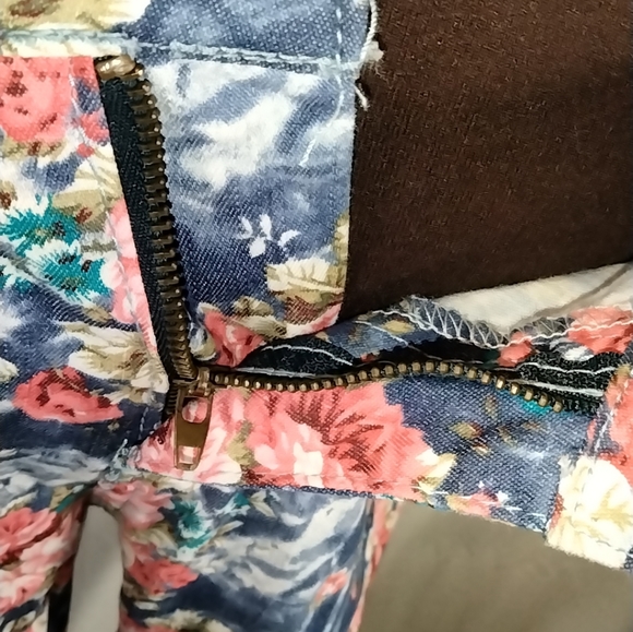 Exocet Floral cropped jeans with some stretch (size 18) - Picture 6 of 8